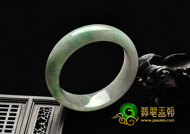 糯冰种淡春带彩缅甸翡翠A货手镯（55.1mm）