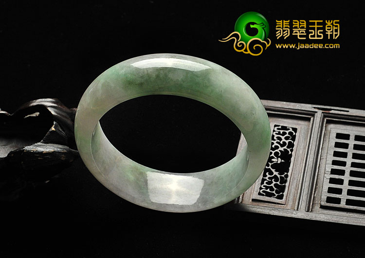 糯冰种淡春带彩缅甸翡翠A货手镯（55.1mm）