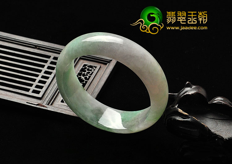 糯冰种淡春带彩缅甸翡翠A货手镯（55.1mm）
