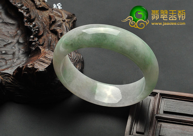 糯冰种淡春带彩缅甸翡翠A货手镯（55.1mm）
