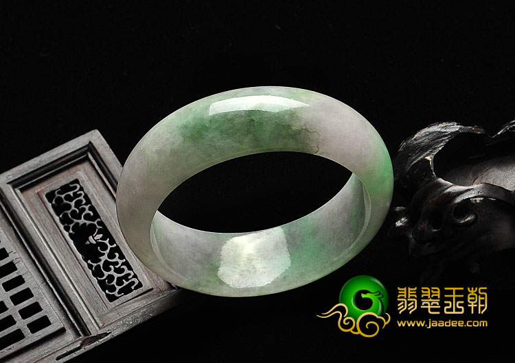 糯冰种春带彩缅甸翡翠A货手镯（51.1mm）