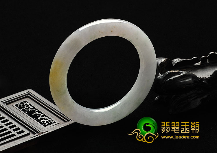 糯冰种紫罗兰黄翡略飘花缅甸翡翠A货圆条手镯（55.2mm）