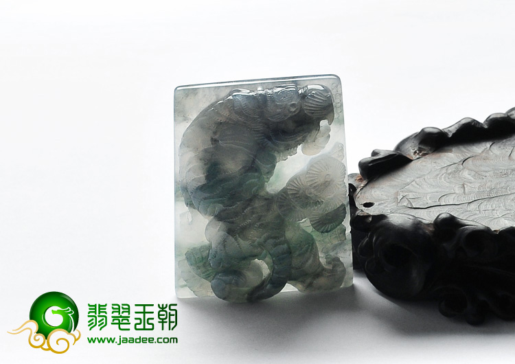 冰种水墨色飘花缅甸翡翠A货虎虎生威挂件