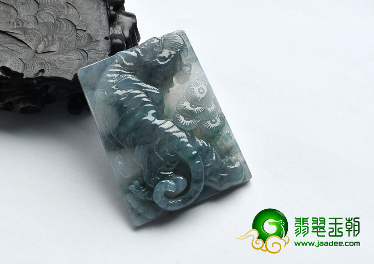 冰种水墨色飘花缅甸翡翠A货虎虎生威挂件
