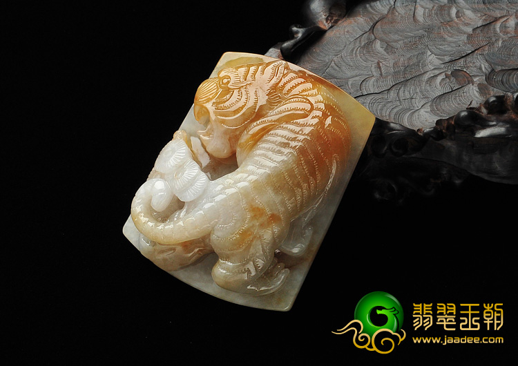 糯冰种黄翡缅甸翡翠A货虎虎生威挂件