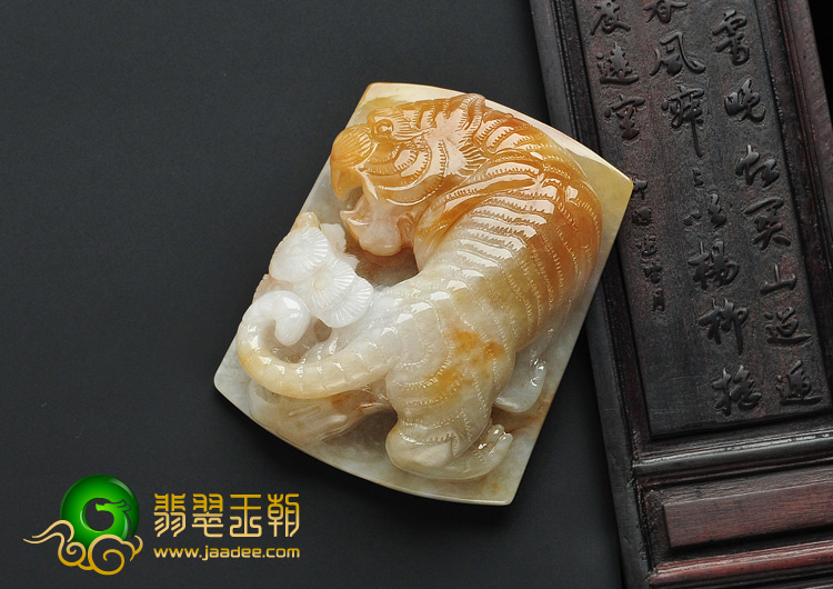 糯冰种黄翡缅甸翡翠A货虎虎生威挂件