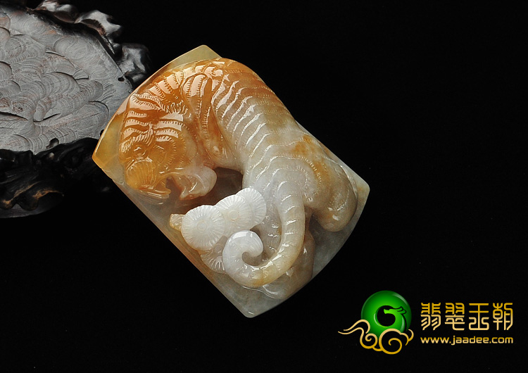 糯冰种黄翡缅甸翡翠A货虎虎生威挂件