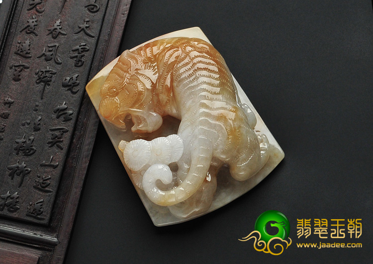 糯冰种黄翡缅甸翡翠A货虎虎生威挂件