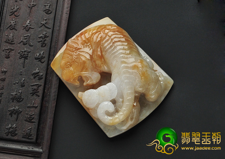 糯冰种黄翡缅甸翡翠A货虎虎生威挂件