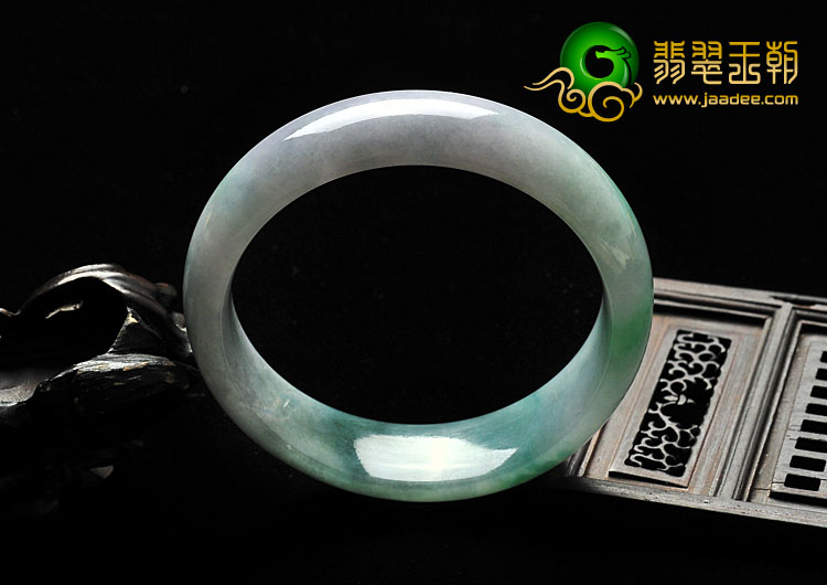 糯冰种春带彩缅甸翡翠A货手镯（57.3mm）