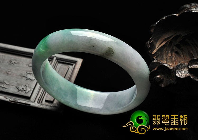 糯冰种春带彩缅甸翡翠A货手镯（55.8mm）