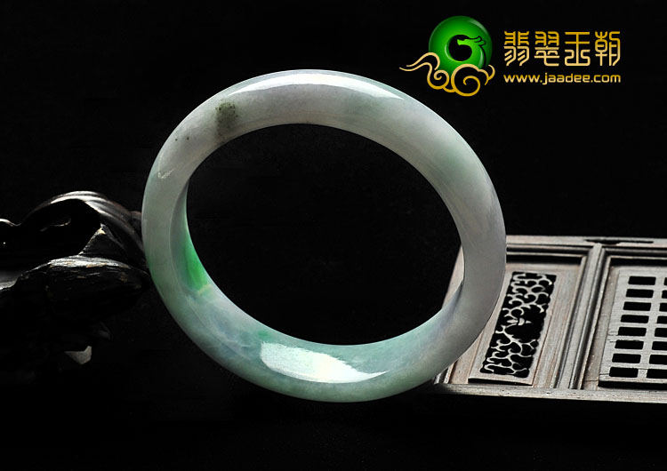 糯冰种春带彩缅甸翡翠A货手镯（55.8mm）