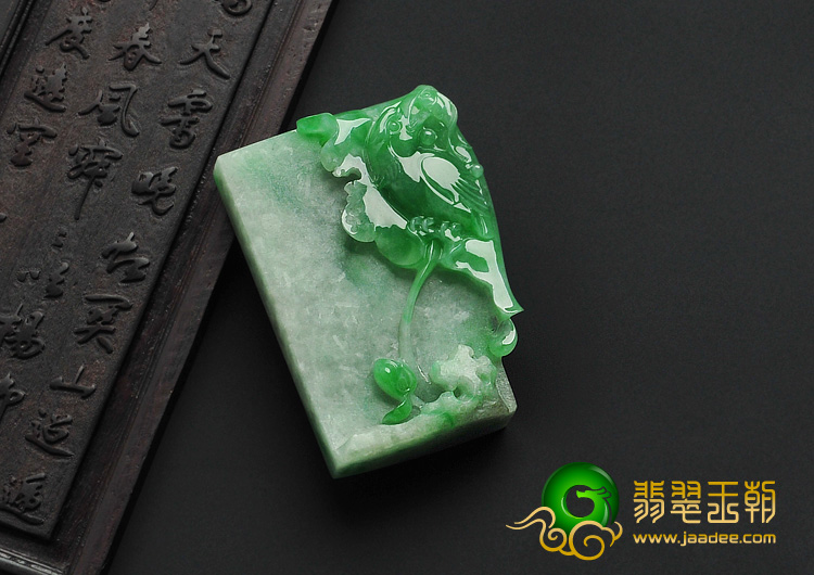 糯冰种翠色缅甸翡翠A货出类拔萃挂件