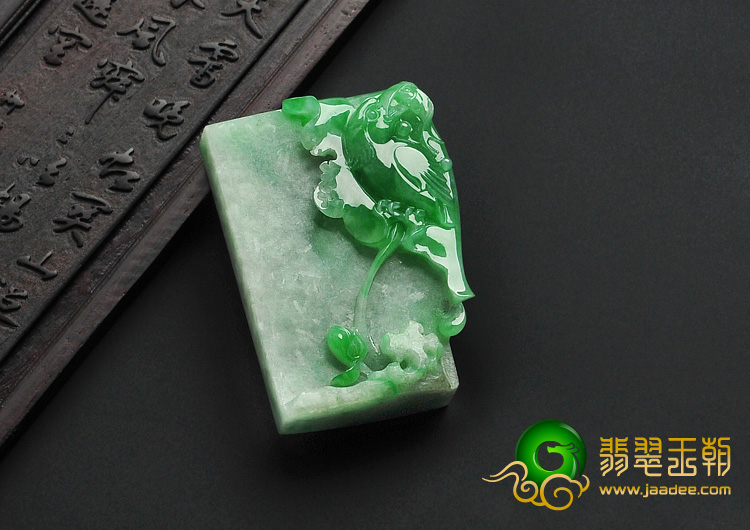 糯冰种翠色缅甸翡翠A货出类拔萃挂件