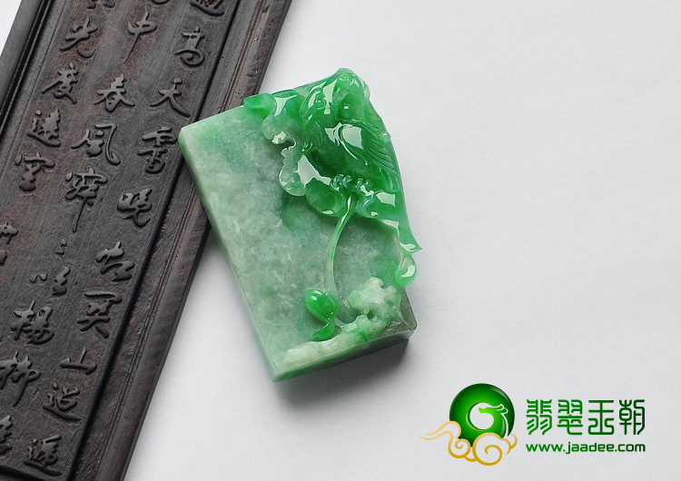 糯冰种翠色缅甸翡翠A货出类拔萃挂件