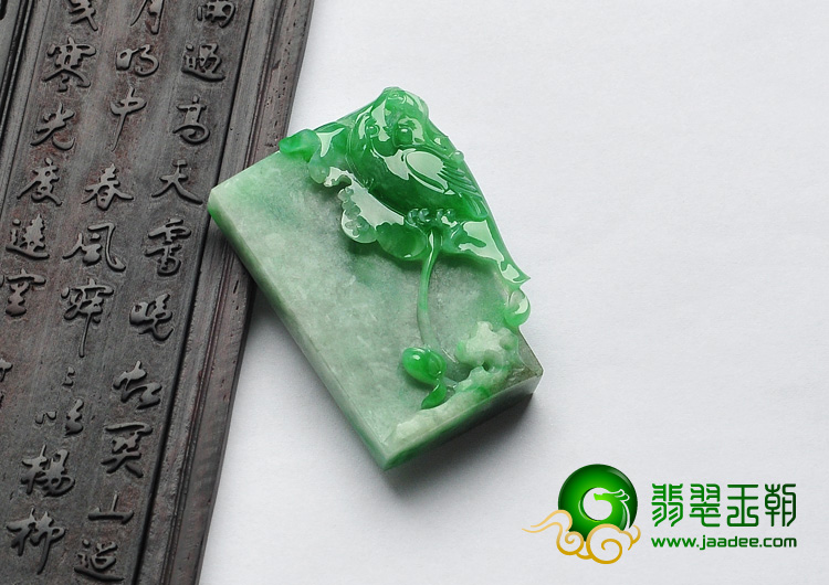 糯冰种翠色缅甸翡翠A货出类拔萃挂件