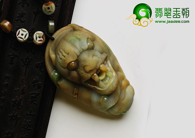 细糯种黄加绿缅甸翡翠A货虎头挂件
