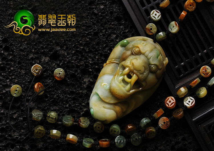 细糯种黄加绿缅甸翡翠A货虎头挂件