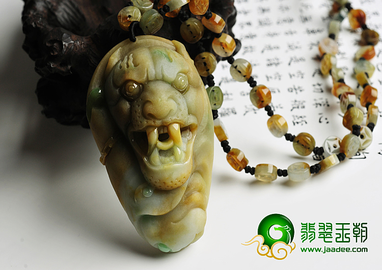细糯种黄加绿缅甸翡翠A货虎头挂件