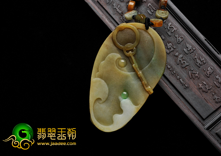 细糯种黄加绿缅甸翡翠A货虎头挂件