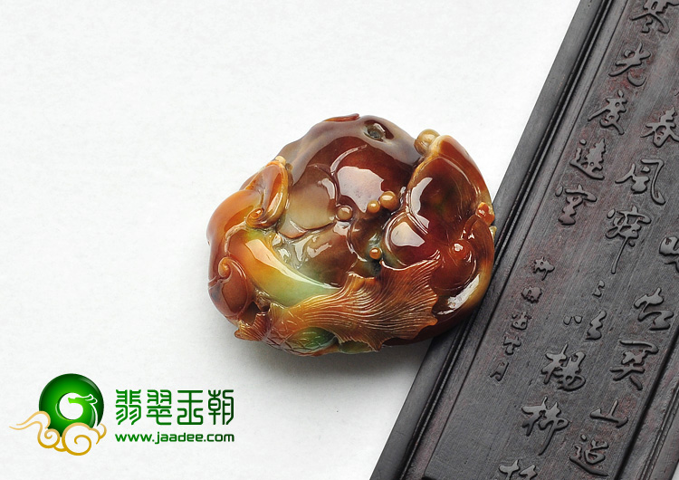 糯冰种褐黄翡翠色缅甸翡翠A货年年有余挂件