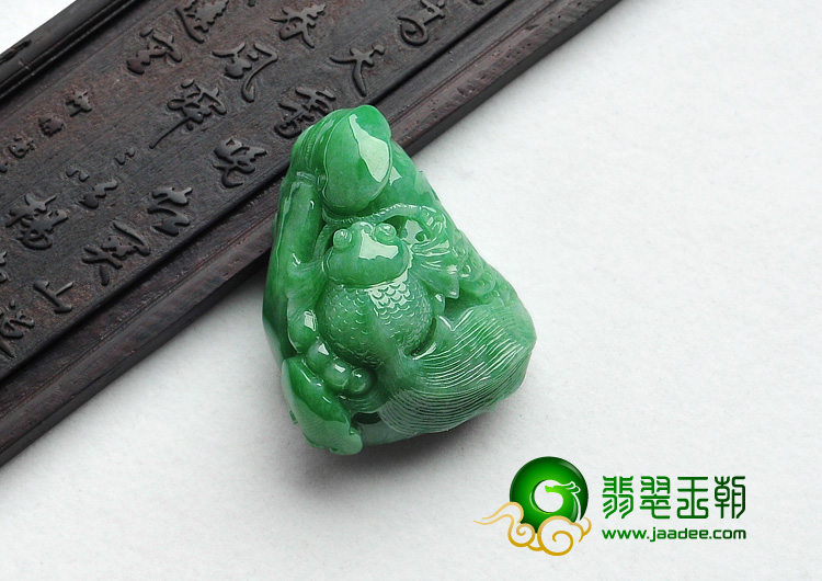 糯冰种翠色缅甸翡翠A货年年有余挂件
