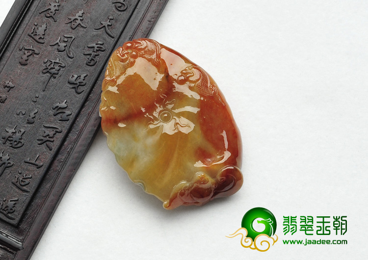 糯冰种褐黄翡缅甸翡翠A货相濡以沫挂件