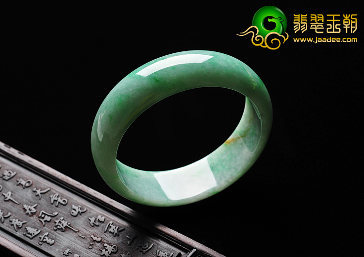 糯冰种翠色略带黄翡缅甸翡翠A货手镯（59.7mm）