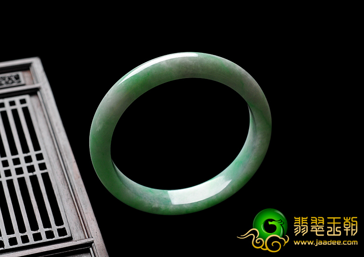 糯冰种翠色缅甸翡翠A货手镯（58.2mm）