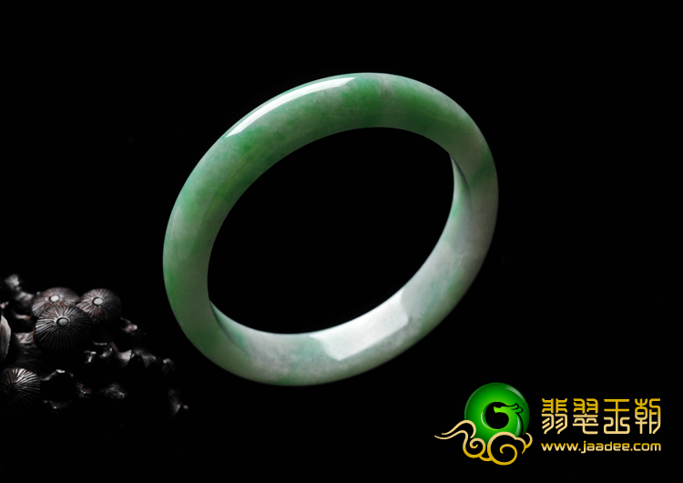 糯冰种翠色缅甸翡翠A货手镯（58.2mm）