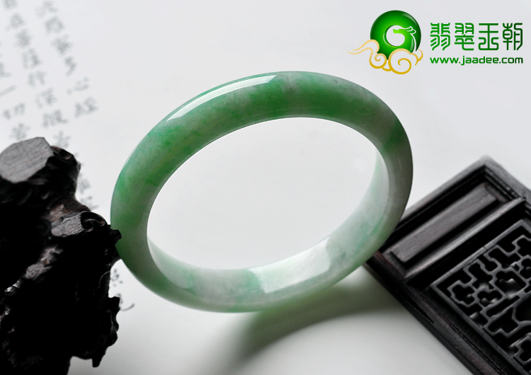 糯冰种翠色缅甸翡翠A货手镯（58.2mm）