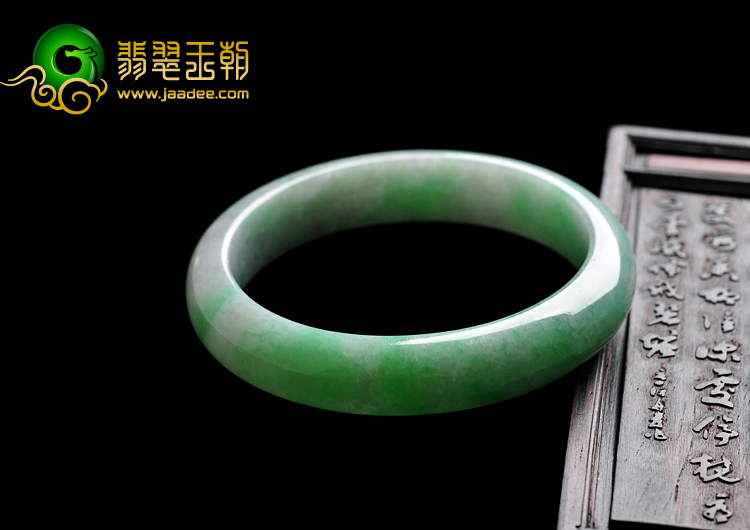 糯冰种翠色缅甸翡翠A货手镯（58.2mm）