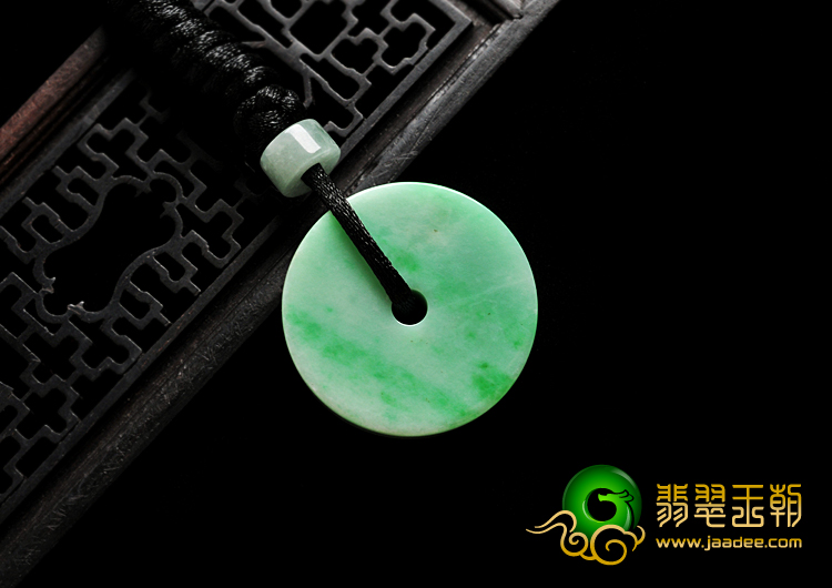 细糯种翠色缅甸翡翠A货平安扣挂件