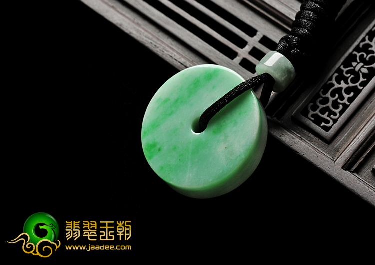 细糯种翠色缅甸翡翠A货平安扣挂件