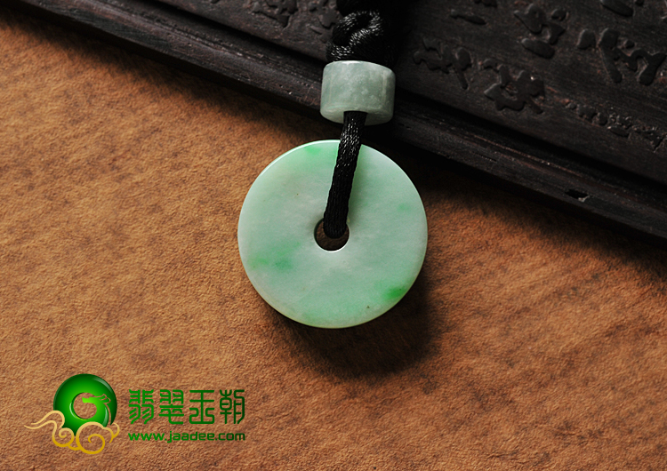 细糯种翠色缅甸翡翠A货平安扣挂件