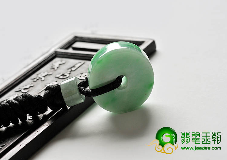 细糯种翠色缅甸翡翠A货平安扣挂件