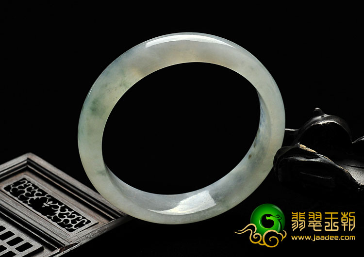 冰种略飘花缅甸翡翠A货手镯（58mm）