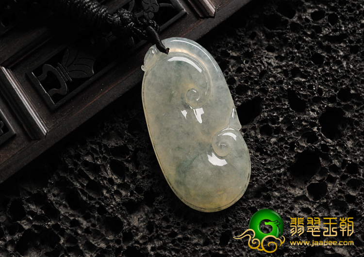 冰种淡黄翡飘花缅甸翡翠A货如意挂件