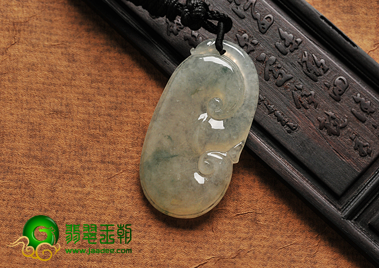 冰种淡黄翡飘花缅甸翡翠A货如意挂件