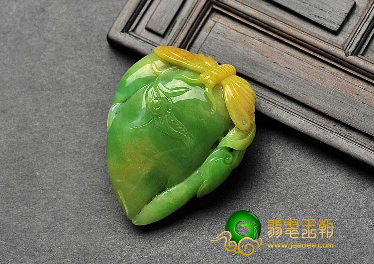 糯冰种黄加绿缅甸翡翠A货寿桃挂件