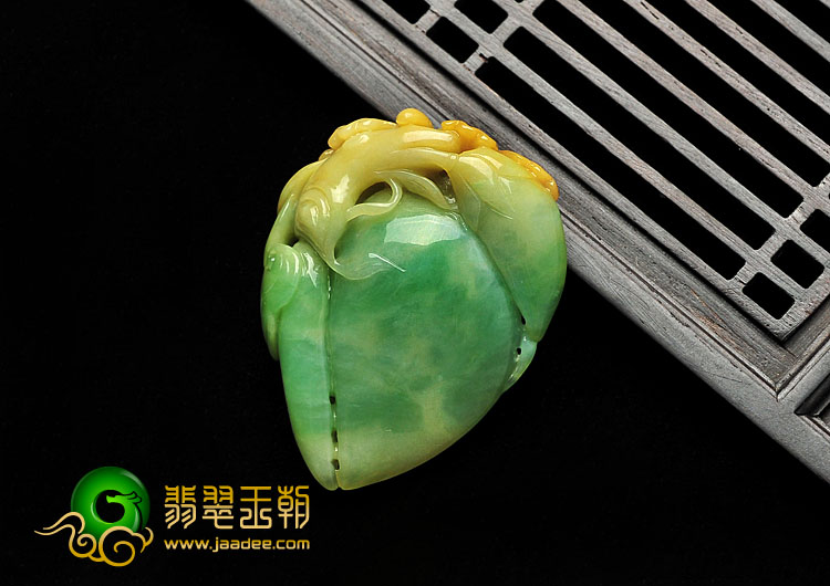糯冰种黄加绿缅甸翡翠A货寿桃挂件