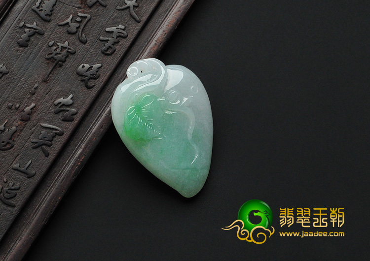 糯冰种翠色缅甸翡翠A货寿桃挂件