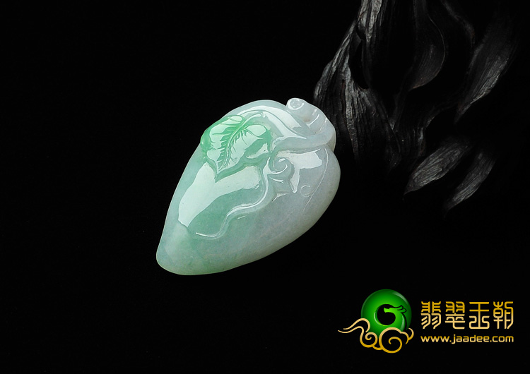 糯冰种翠色缅甸翡翠A货寿桃挂件