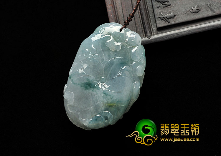 糯冰种飘蓝花缅甸翡翠A货年年有余挂件