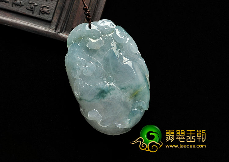 糯冰种飘蓝花缅甸翡翠A货年年有余挂件