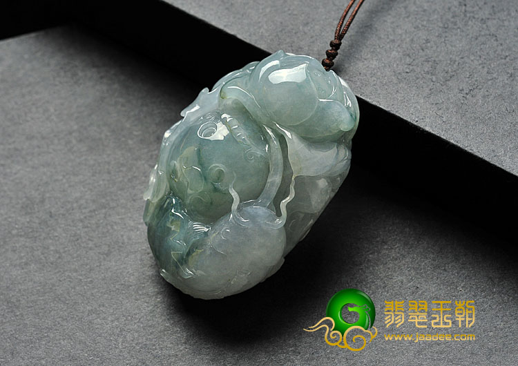 糯冰种飘蓝花缅甸翡翠A货年年有余挂件