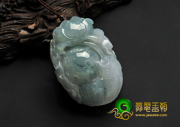 糯冰种飘蓝花缅甸翡翠A货年年有余挂件
