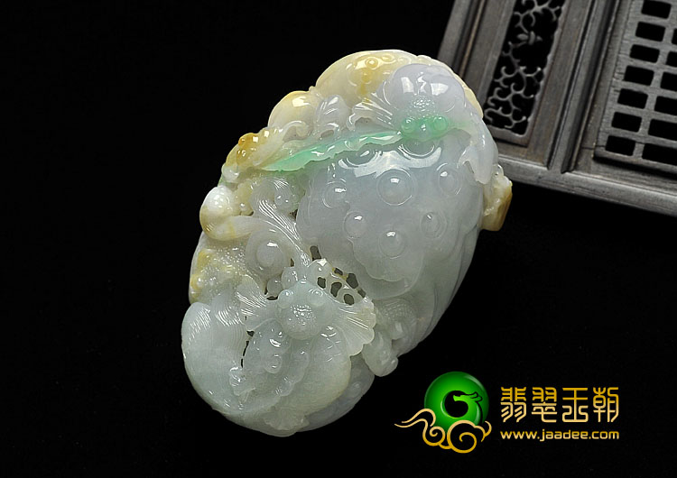 糯冰种三彩缅甸翡翠A货年年有余手玩件