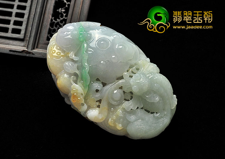 糯冰种三彩缅甸翡翠A货年年有余手玩件