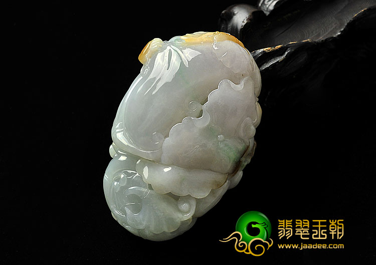 糯冰种三彩缅甸翡翠A货年年有余手玩件